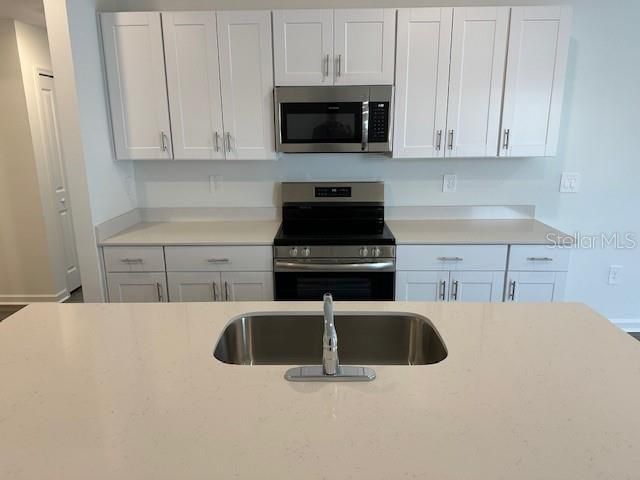 出租: $2,000 (3 贝兹, 2 浴室, 1428 平方英尺)