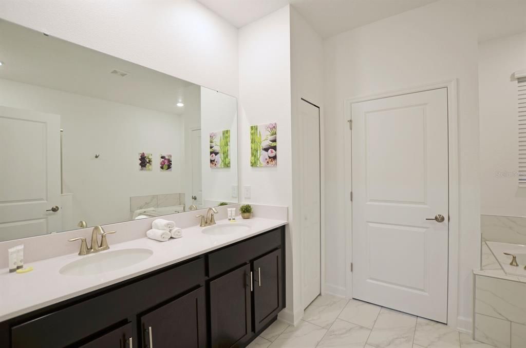 En Venta: $949,000 (8 camas, 5 baños, 4289 Pies cuadrados)