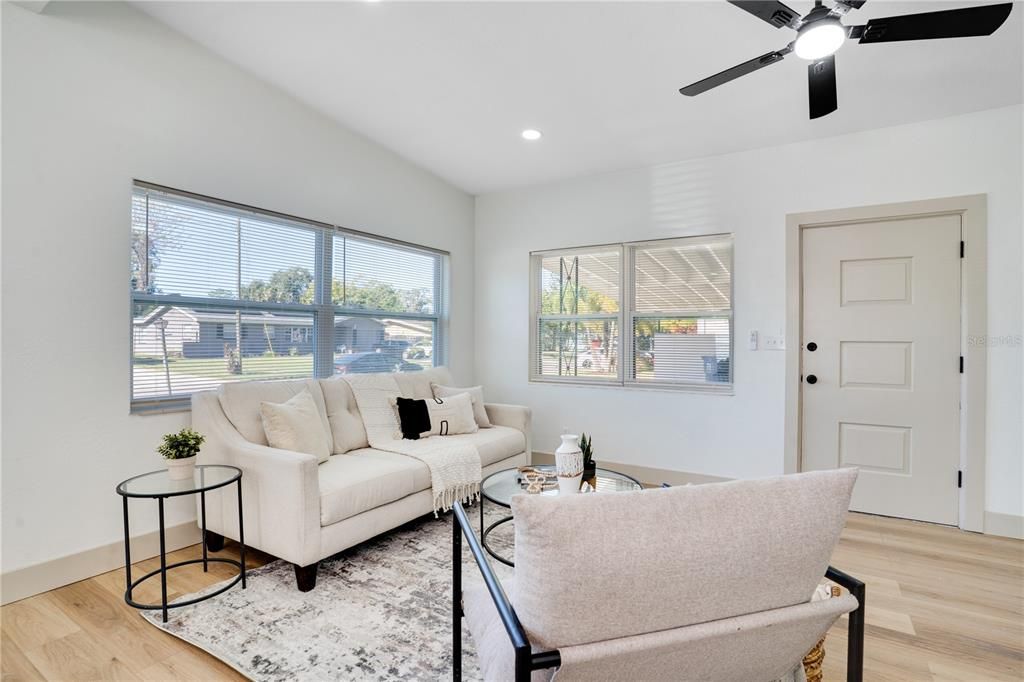 En Venta: $419,000 (3 camas, 2 baños, 1484 Pies cuadrados)