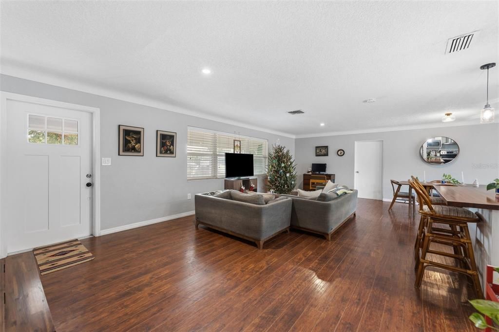 For Sale: $415,000 (3 beds, 2 baths, 1340 Square Feet)