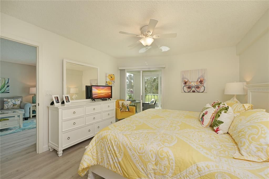 待售: $229,000 (2 贝兹, 2 浴室, 1042 平方英尺)