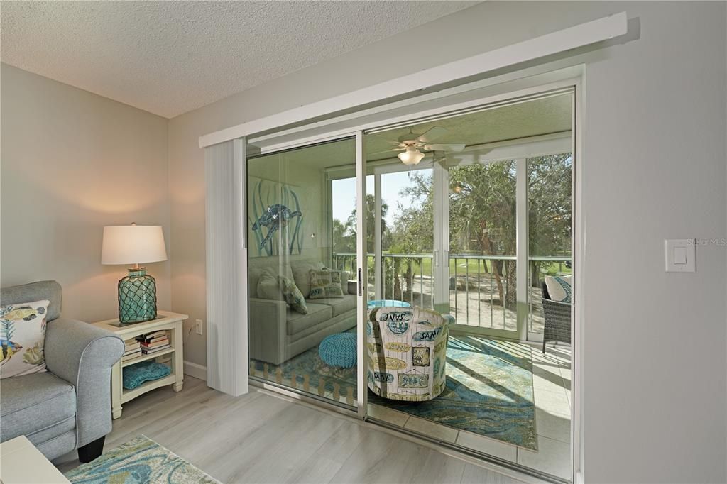 待售: $229,000 (2 贝兹, 2 浴室, 1042 平方英尺)