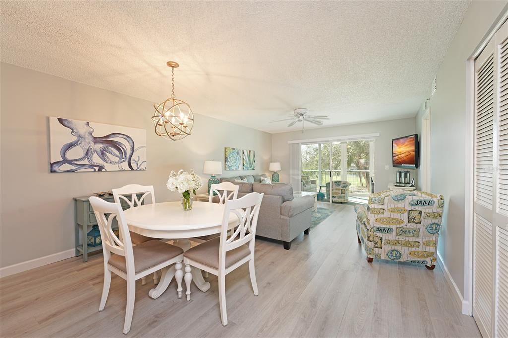 待售: $229,000 (2 贝兹, 2 浴室, 1042 平方英尺)