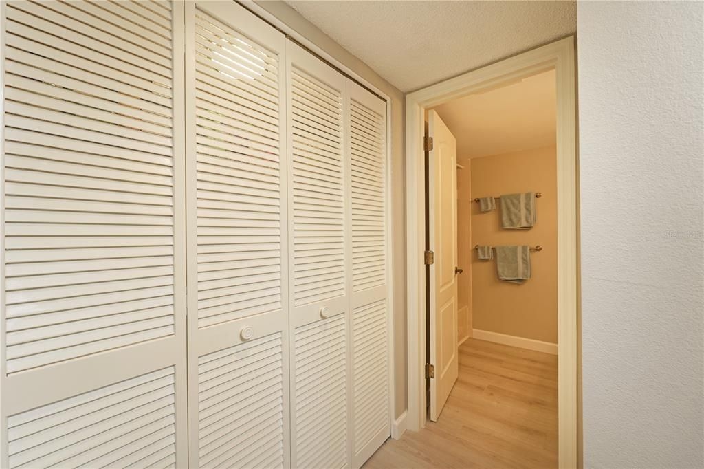 待售: $229,000 (2 贝兹, 2 浴室, 1042 平方英尺)