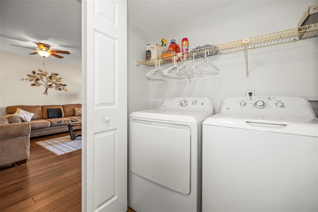 出租: $2,000 (2 贝兹, 1 浴室, 930 平方英尺)