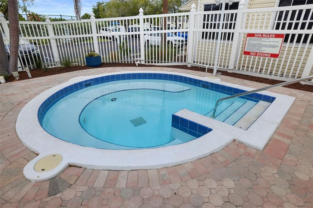 出租: $2,000 (2 贝兹, 1 浴室, 930 平方英尺)