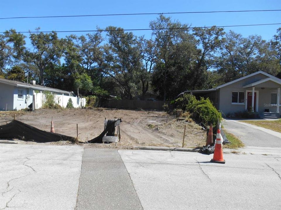 待售: $149,999 (0.12 acres)