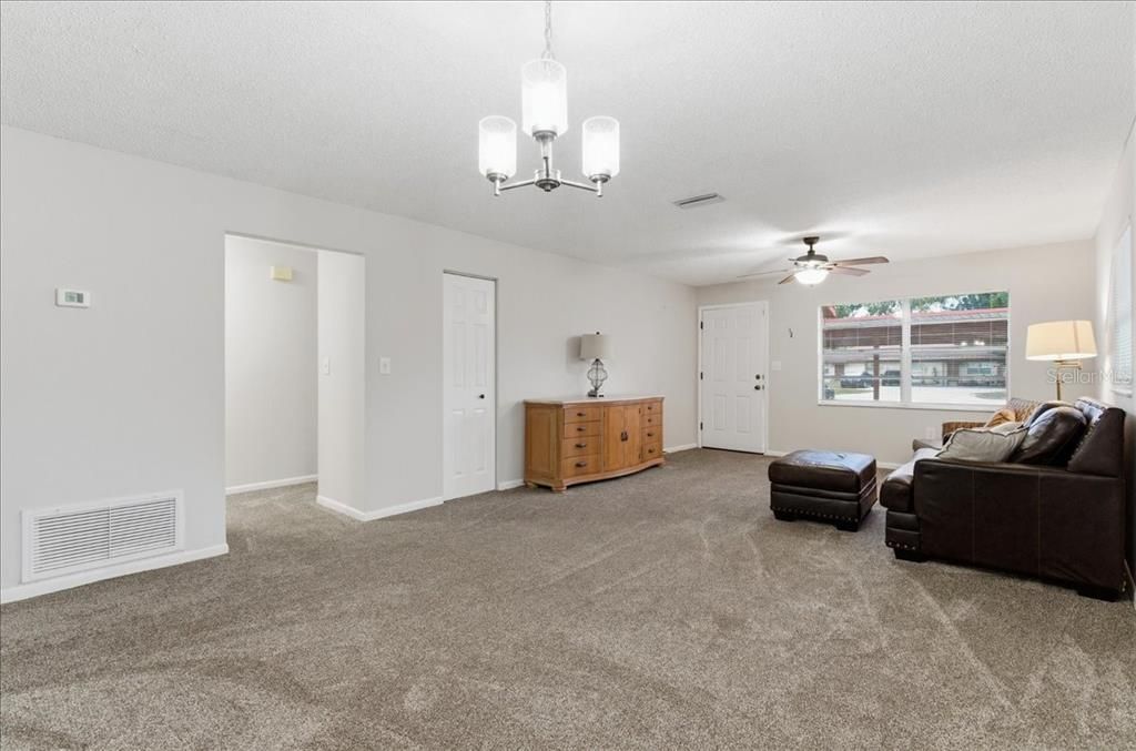 For Rent: $1,850 (2 beds, 2 baths, 1000 Square Feet)