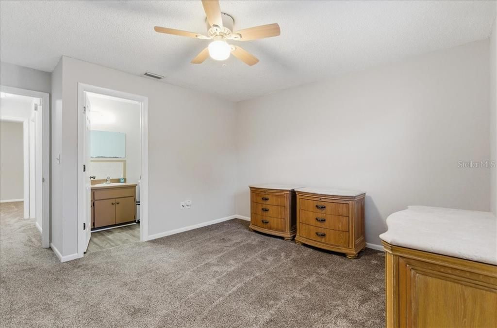 For Rent: $1,850 (2 beds, 2 baths, 1000 Square Feet)