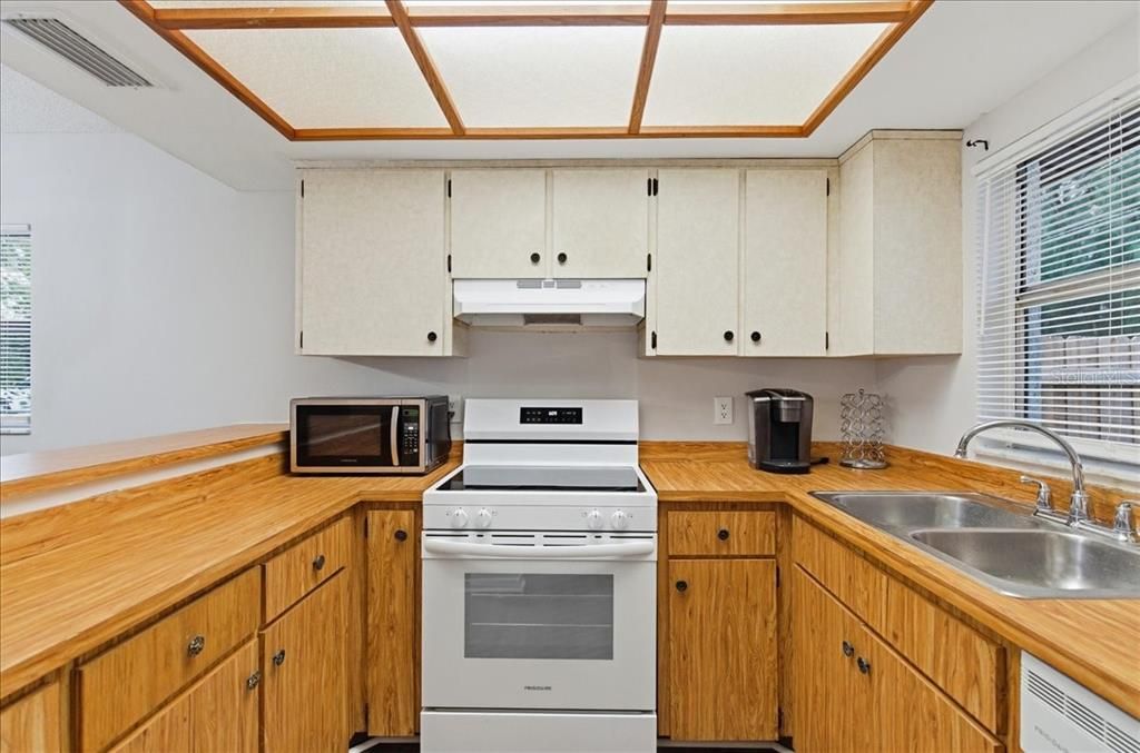 For Rent: $1,850 (2 beds, 2 baths, 1000 Square Feet)