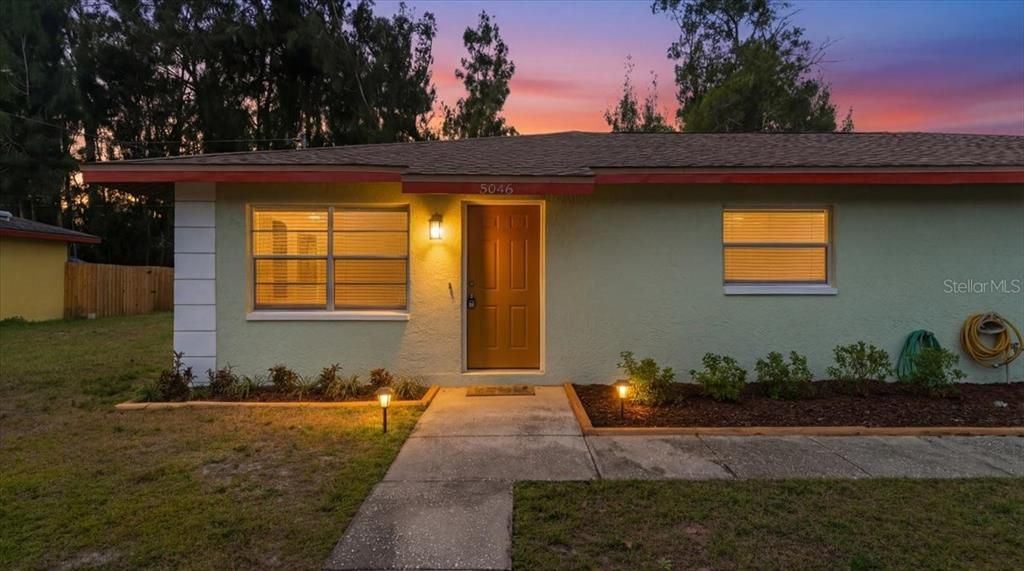 For Rent: $1,850 (2 beds, 2 baths, 1000 Square Feet)