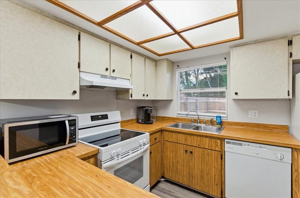 For Rent: $1,850 (2 beds, 2 baths, 1000 Square Feet)