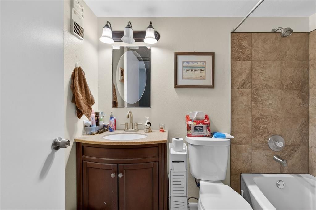 На продажу: $210,000 (2 спален, 2 ванн, 960 Квадратных фут)