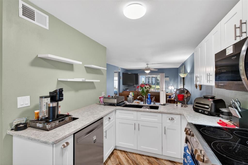 На продажу: $210,000 (2 спален, 2 ванн, 960 Квадратных фут)