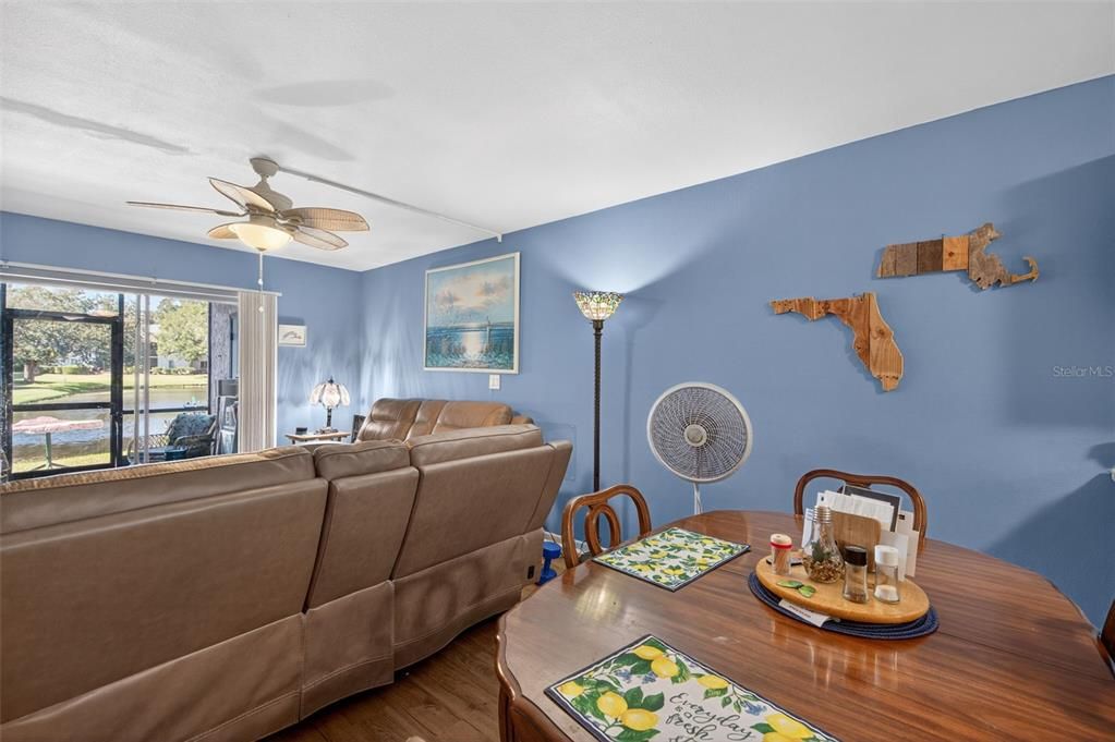 На продажу: $210,000 (2 спален, 2 ванн, 960 Квадратных фут)