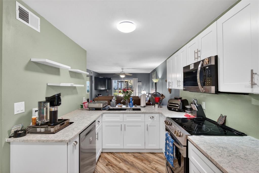 На продажу: $210,000 (2 спален, 2 ванн, 960 Квадратных фут)