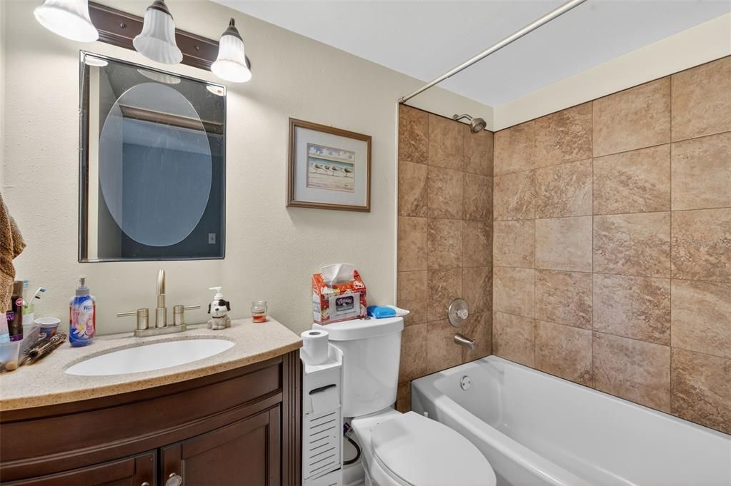 На продажу: $210,000 (2 спален, 2 ванн, 960 Квадратных фут)