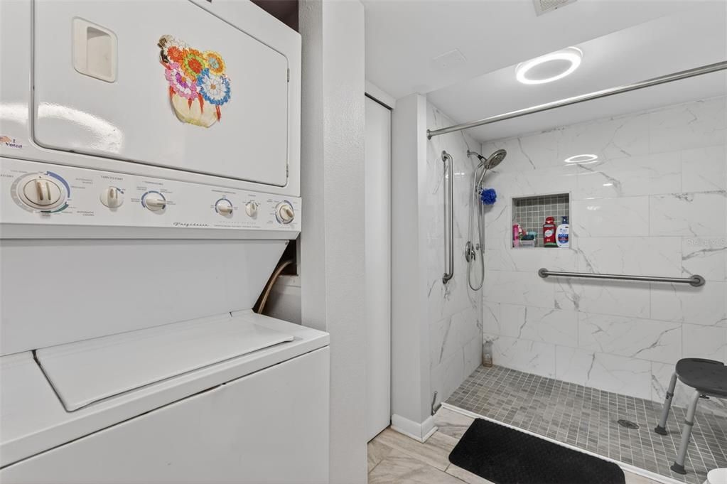 На продажу: $210,000 (2 спален, 2 ванн, 960 Квадратных фут)