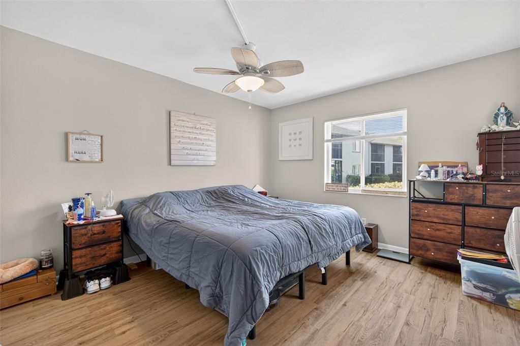 На продажу: $210,000 (2 спален, 2 ванн, 960 Квадратных фут)