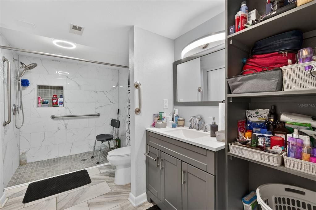 На продажу: $210,000 (2 спален, 2 ванн, 960 Квадратных фут)