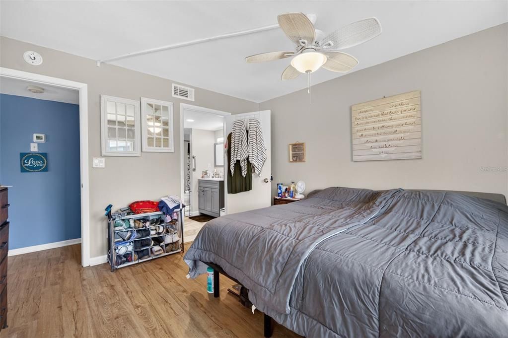 На продажу: $210,000 (2 спален, 2 ванн, 960 Квадратных фут)