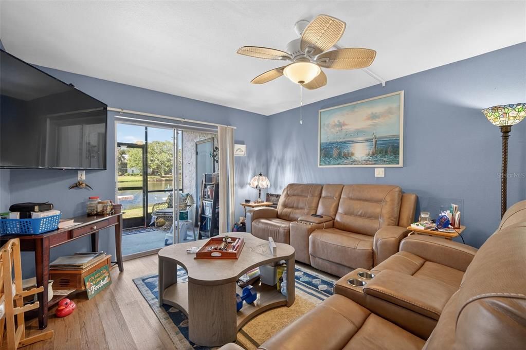 На продажу: $210,000 (2 спален, 2 ванн, 960 Квадратных фут)