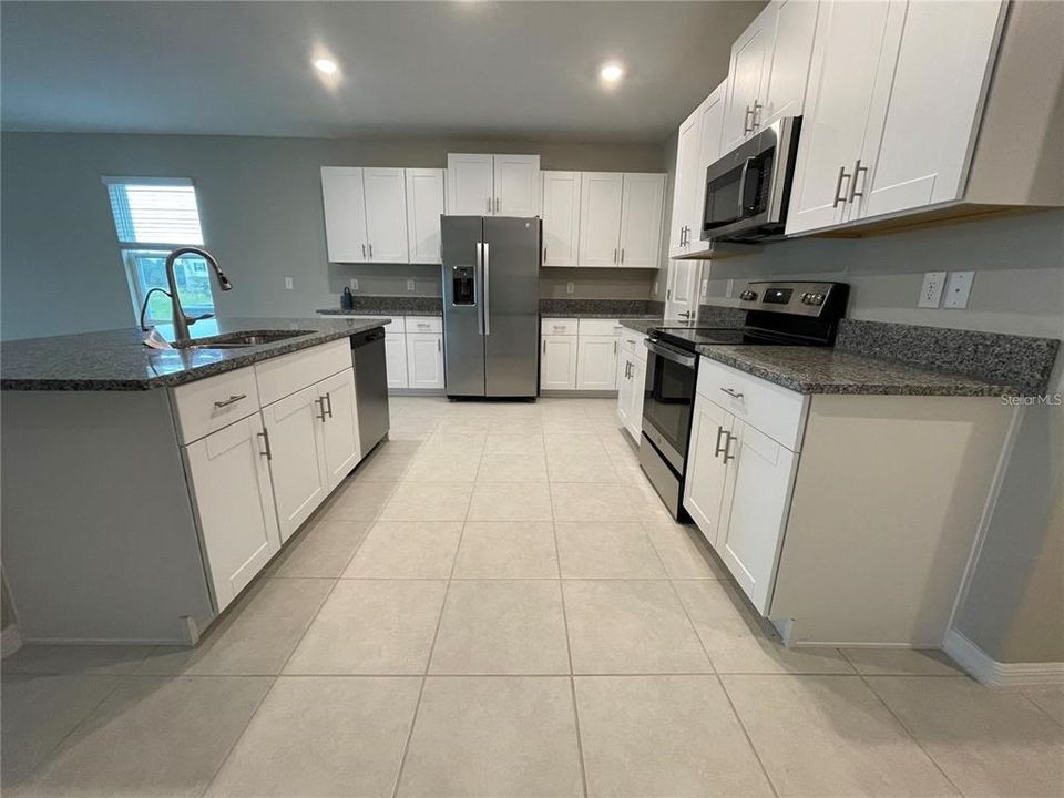 For Rent: $3,200 (5 beds, 2 baths, 2896 Square Feet)