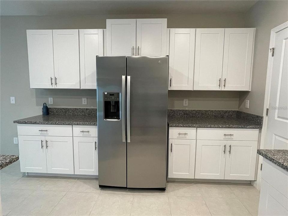 For Rent: $3,200 (5 beds, 2 baths, 2896 Square Feet)