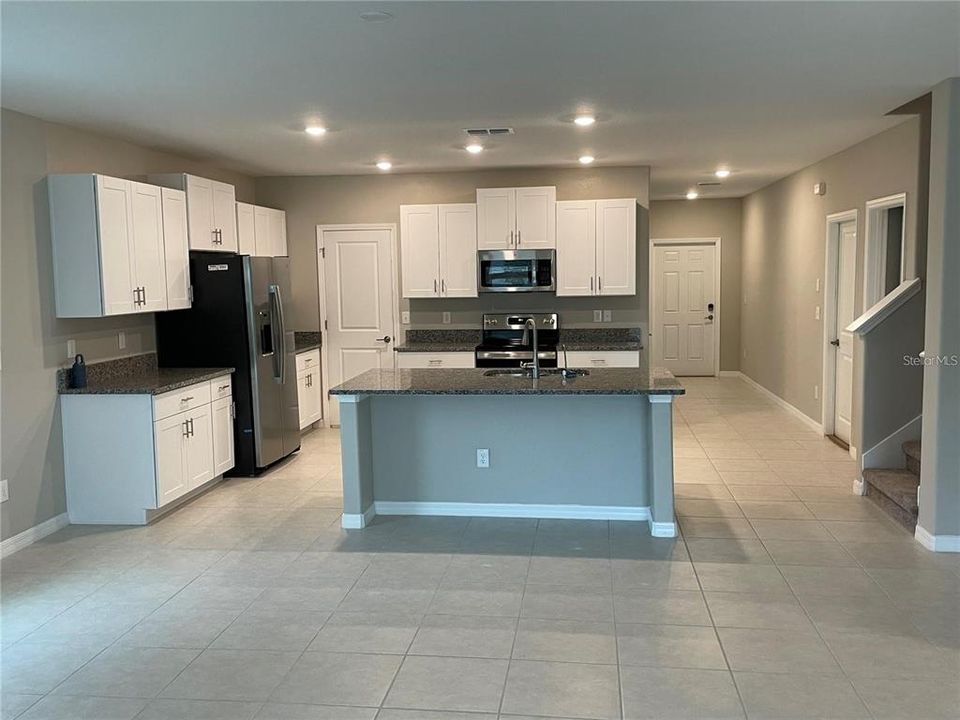 For Rent: $3,200 (5 beds, 2 baths, 2896 Square Feet)