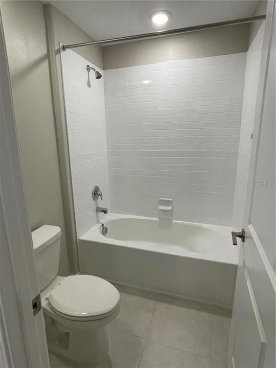 For Rent: $3,200 (5 beds, 2 baths, 2896 Square Feet)