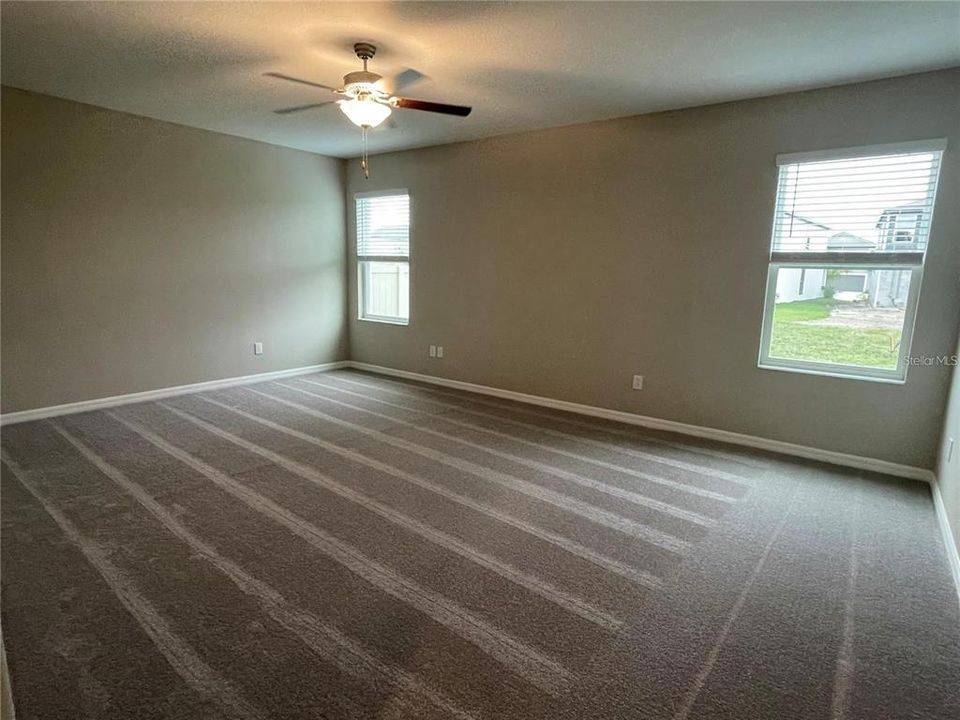 For Rent: $3,200 (5 beds, 2 baths, 2896 Square Feet)