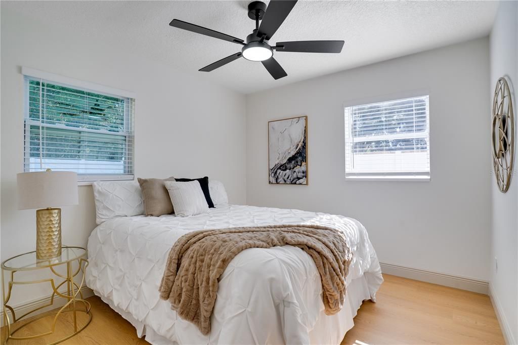 待售: $329,000 (3 贝兹, 1 浴室, 900 平方英尺)