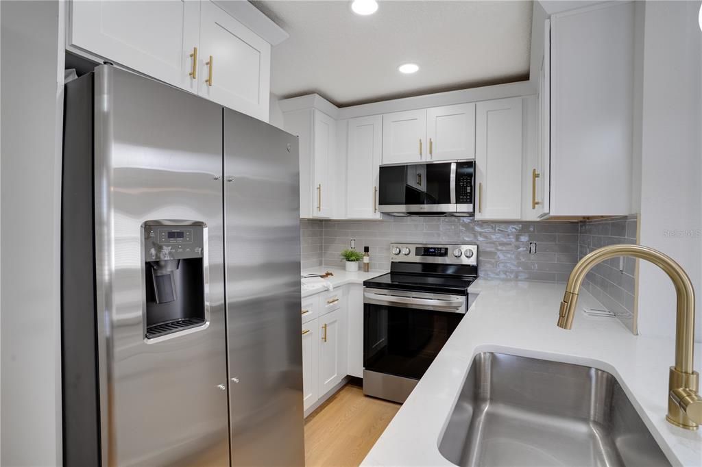 待售: $329,000 (3 贝兹, 1 浴室, 900 平方英尺)