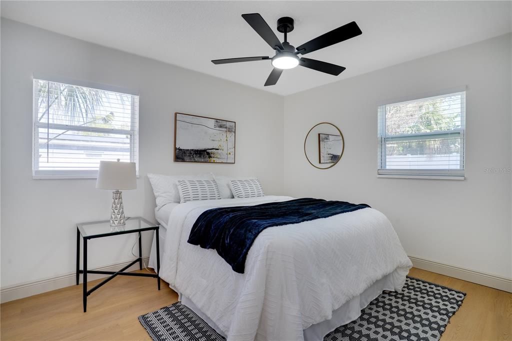 待售: $329,000 (3 贝兹, 1 浴室, 900 平方英尺)