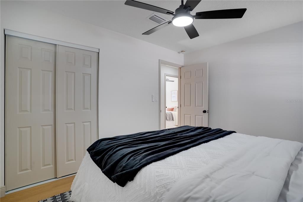 待售: $329,000 (3 贝兹, 1 浴室, 900 平方英尺)