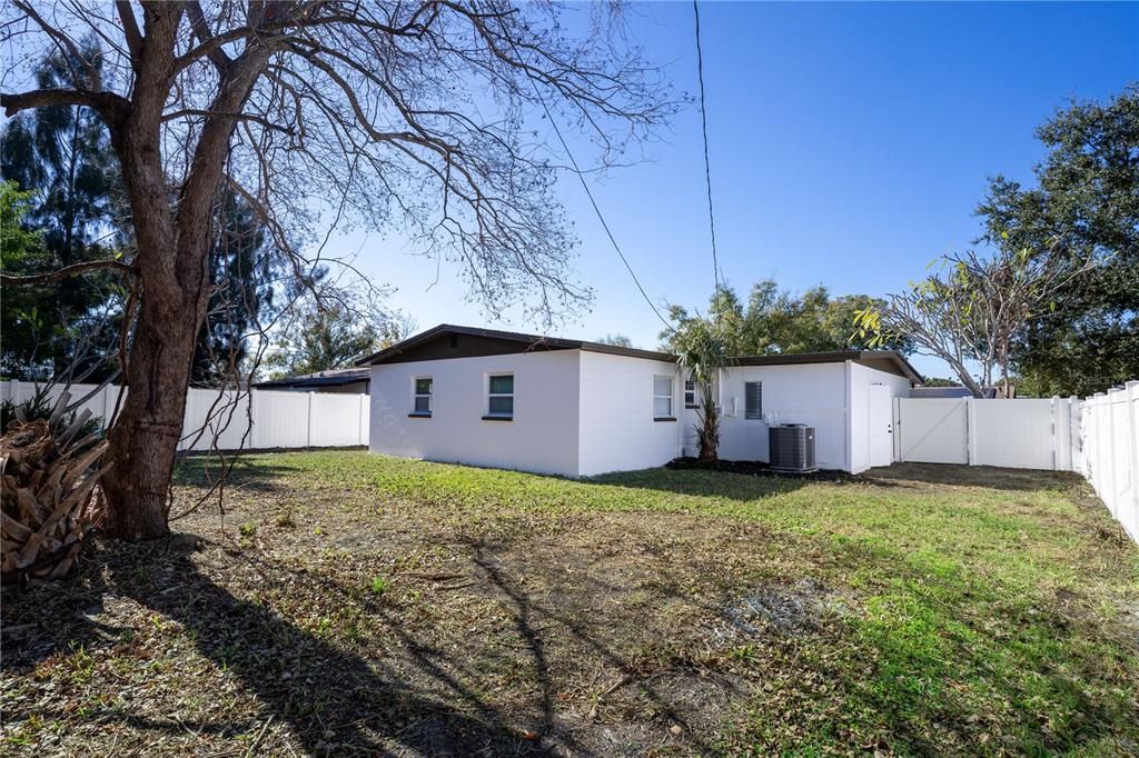 待售: $329,000 (3 贝兹, 1 浴室, 900 平方英尺)