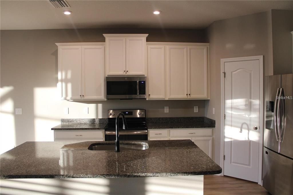 出租: $2,900 (3 贝兹, 2 浴室, 1818 平方英尺)