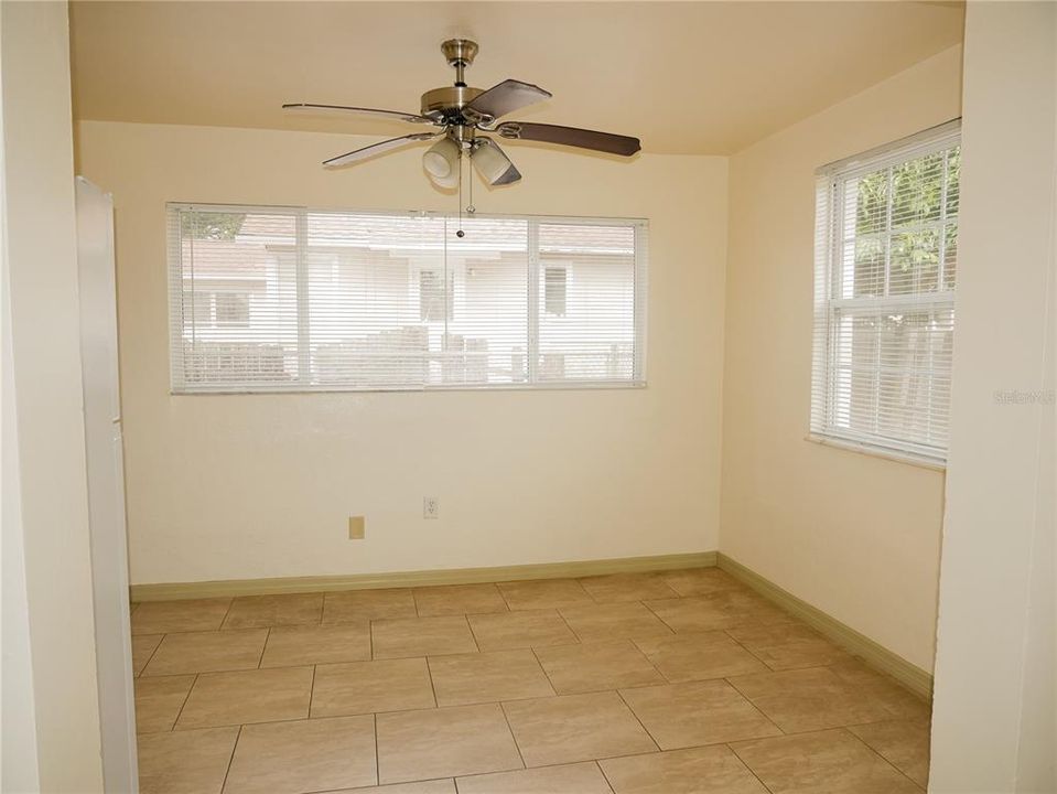 For Rent: $1,750 (2 beds, 1 baths, 1189 Square Feet)