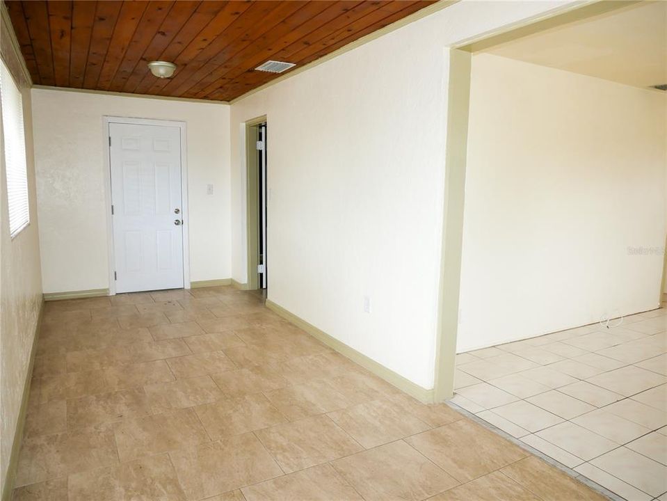 For Rent: $1,750 (2 beds, 1 baths, 1189 Square Feet)
