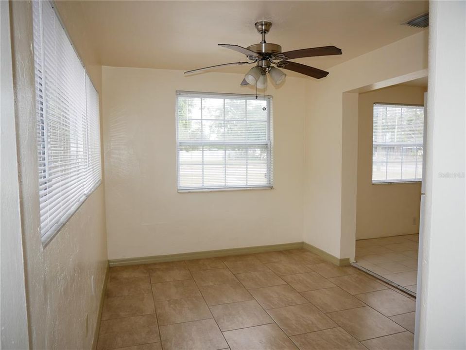 For Rent: $1,750 (2 beds, 1 baths, 1189 Square Feet)