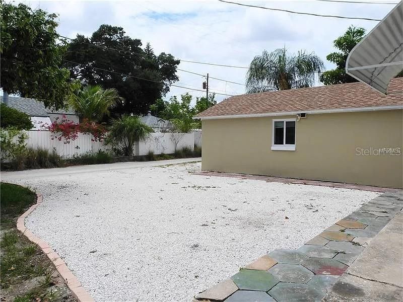 For Rent: $1,750 (2 beds, 1 baths, 1189 Square Feet)