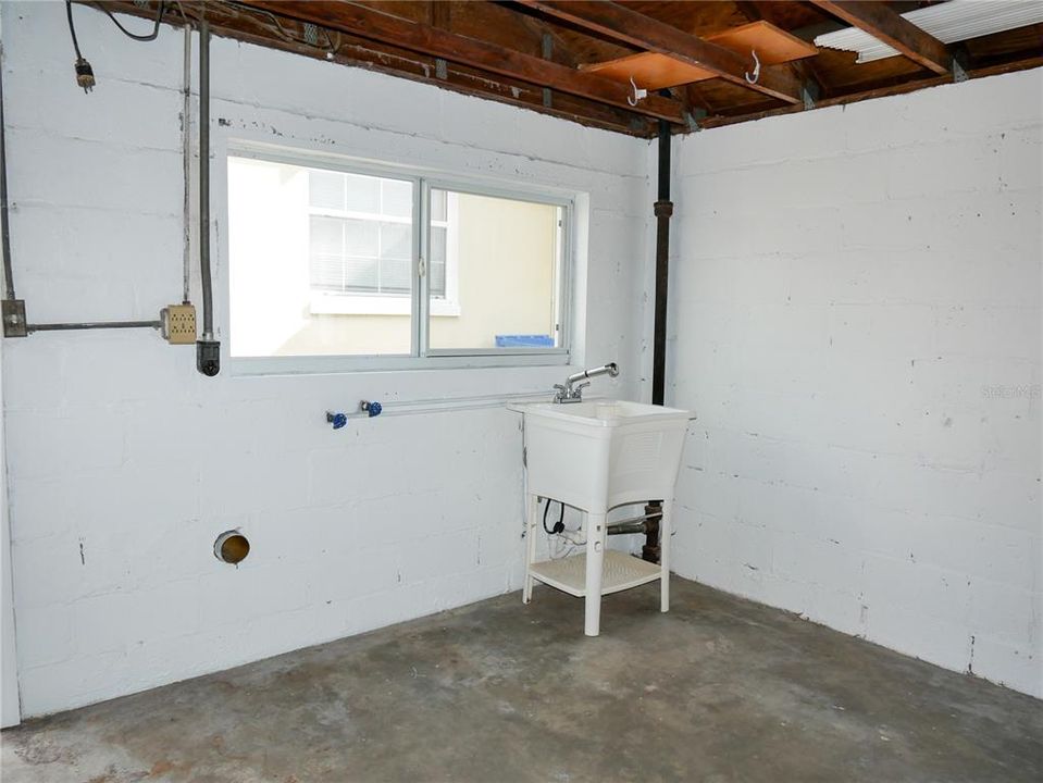 For Rent: $1,750 (2 beds, 1 baths, 1189 Square Feet)