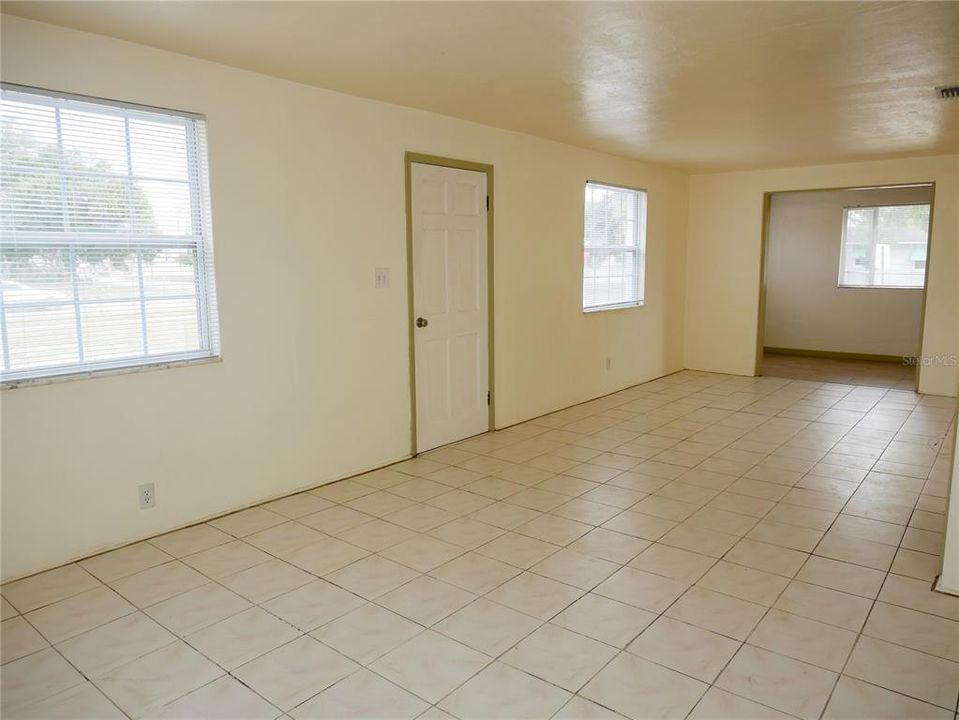 For Rent: $1,750 (2 beds, 1 baths, 1189 Square Feet)