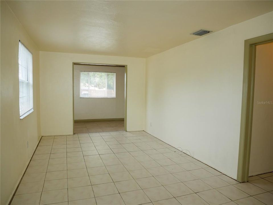 For Rent: $1,750 (2 beds, 1 baths, 1189 Square Feet)
