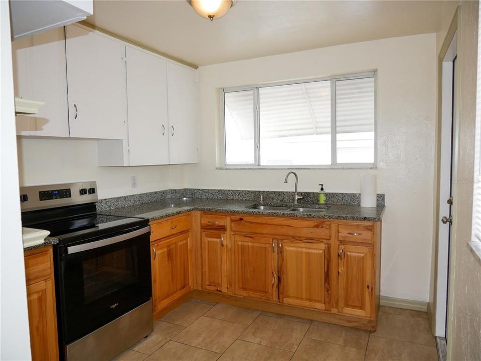 For Rent: $1,750 (2 beds, 1 baths, 1189 Square Feet)