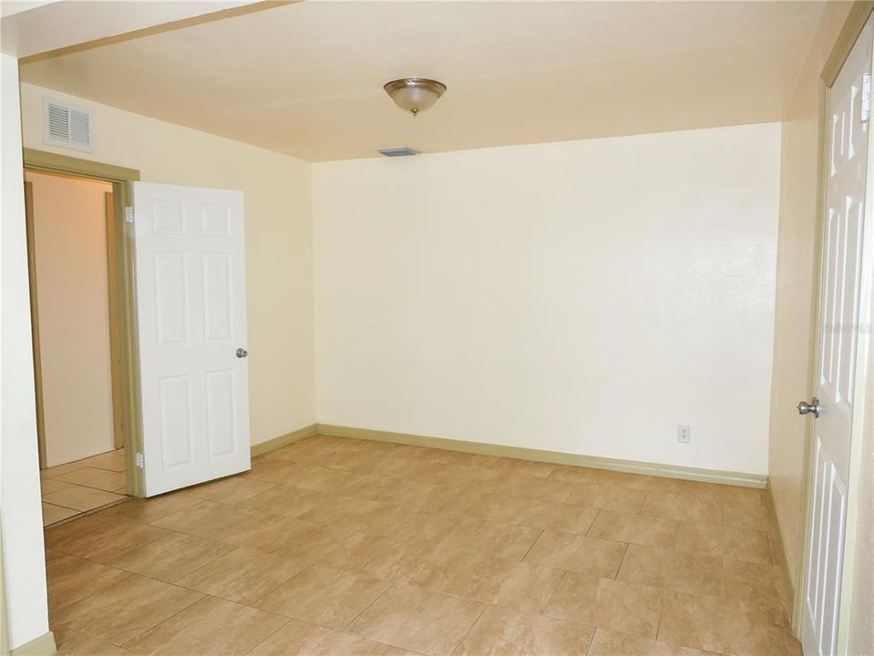 For Rent: $1,750 (2 beds, 1 baths, 1189 Square Feet)