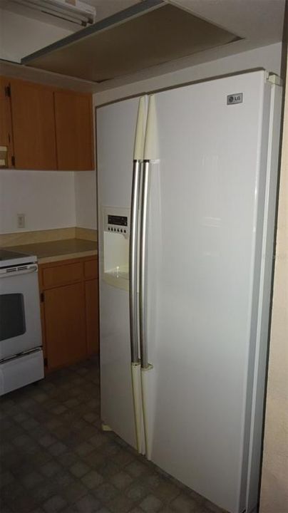 For Rent: $1,100 (2 beds, 2 baths, 837 Square Feet)