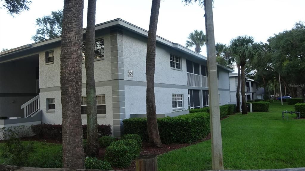 For Rent: $1,100 (2 beds, 2 baths, 837 Square Feet)