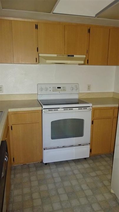 For Rent: $1,100 (2 beds, 2 baths, 837 Square Feet)