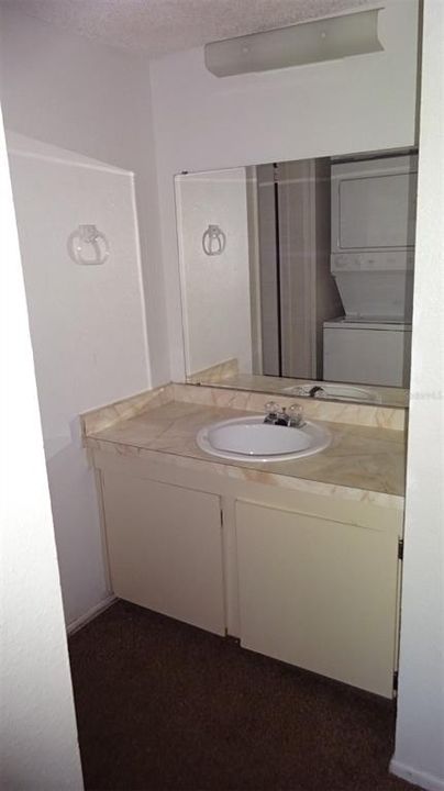 For Rent: $1,100 (2 beds, 2 baths, 837 Square Feet)